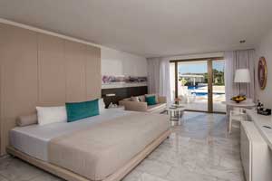 Swim Out Deluxe Junior Suites at Platinum Yucatan Princess 