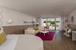 Swimout Honeymoon Suites at Platinum Yucatan Princess