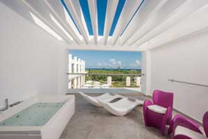 Platinum Deluxe Rooms with Hot Tub at Platinum Yucatan Princess 